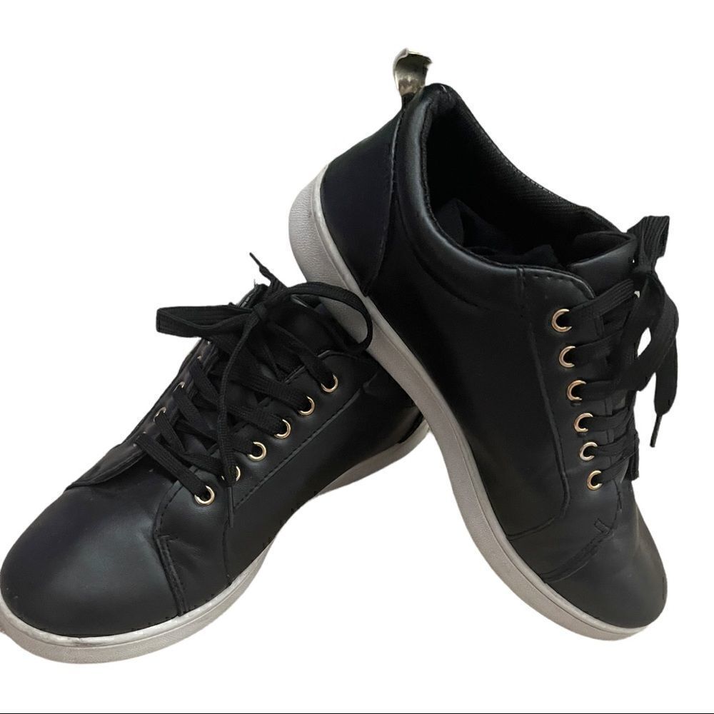Size 9 Colloseum Black and Gold Sneakers